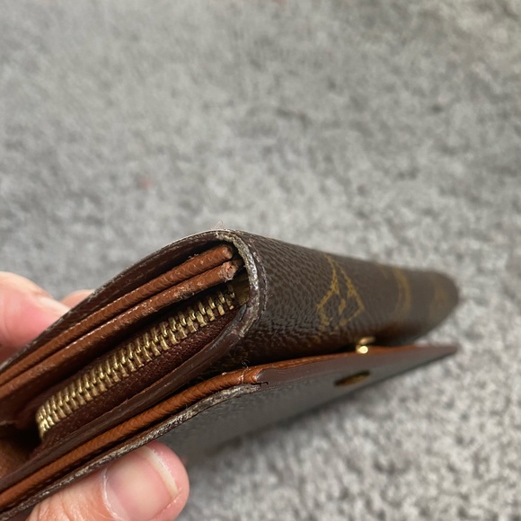 LV Wallet - Picture 6 of 16